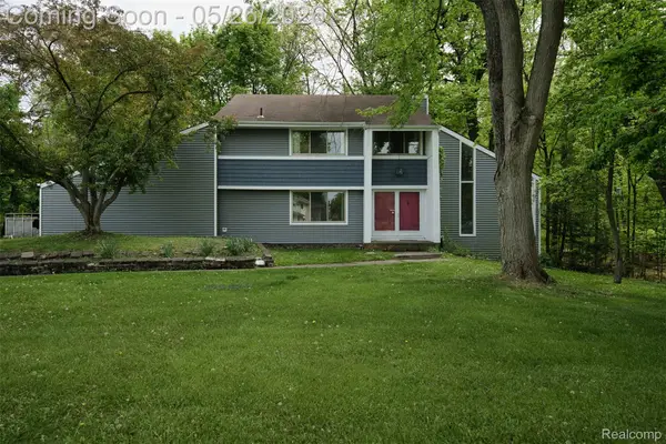 25201 Briarwyke Drive, Farmington, MI 48336