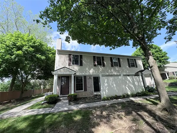 7595 Woodview Drive, Waterford, MI 48327