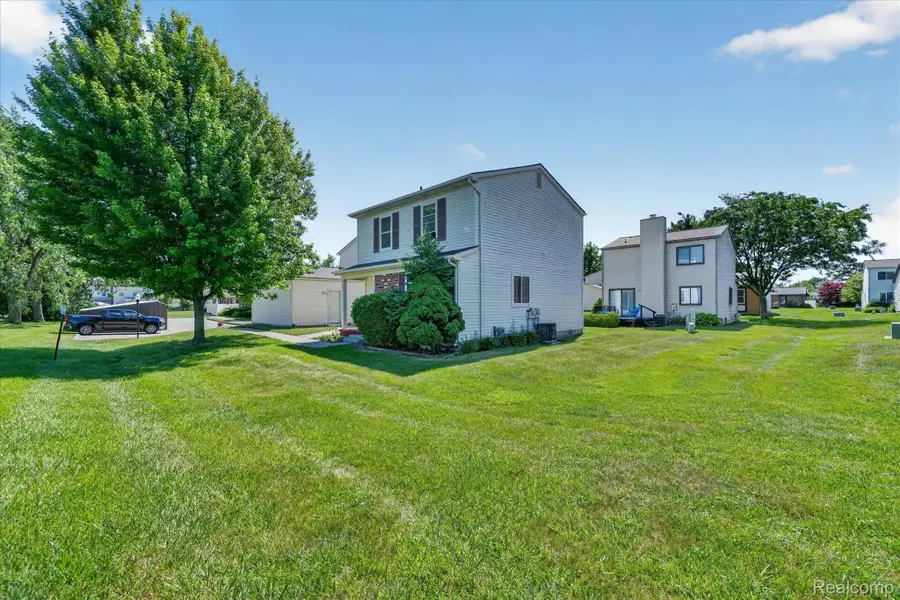 2824 Roundtree Drive, Troy, MI 48083 - #3