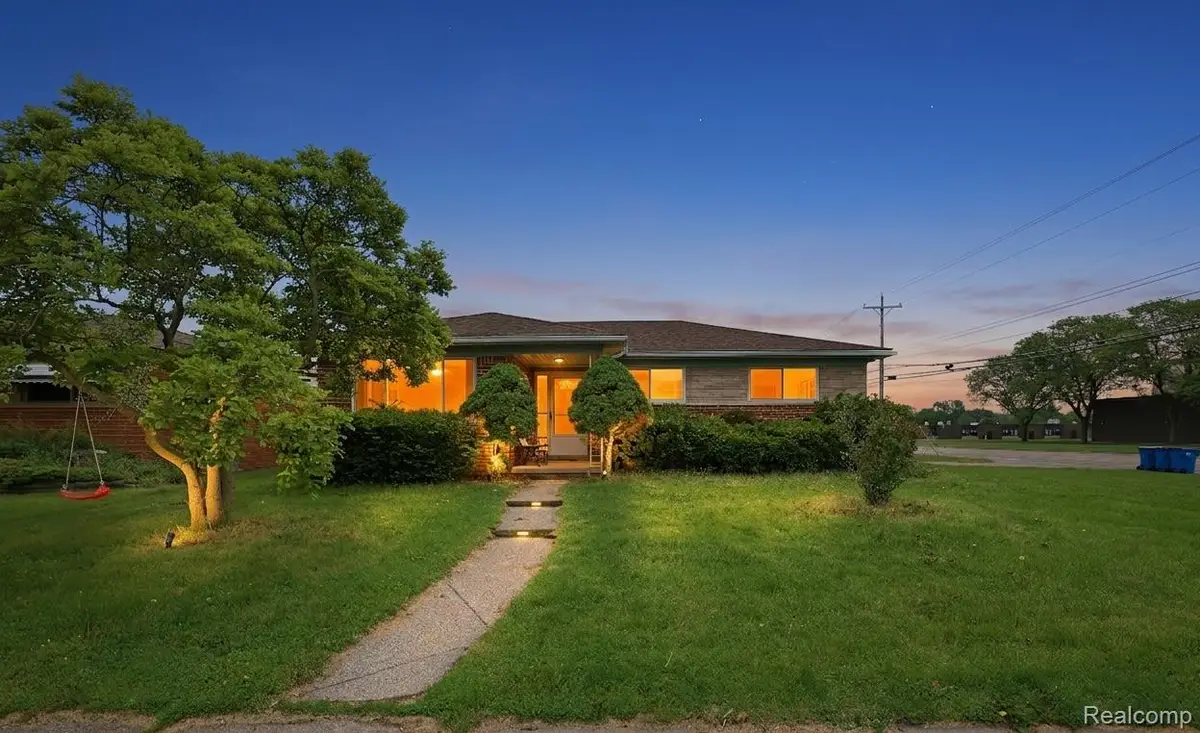 29108 Dover Avenue, Warren, MI 48088 - #1