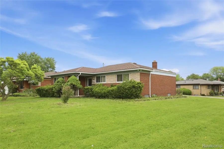 29108 Dover Avenue, Warren, MI 48088 - #2