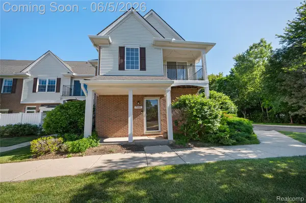 730 Amberly Drive #C, Waterford, MI 48328