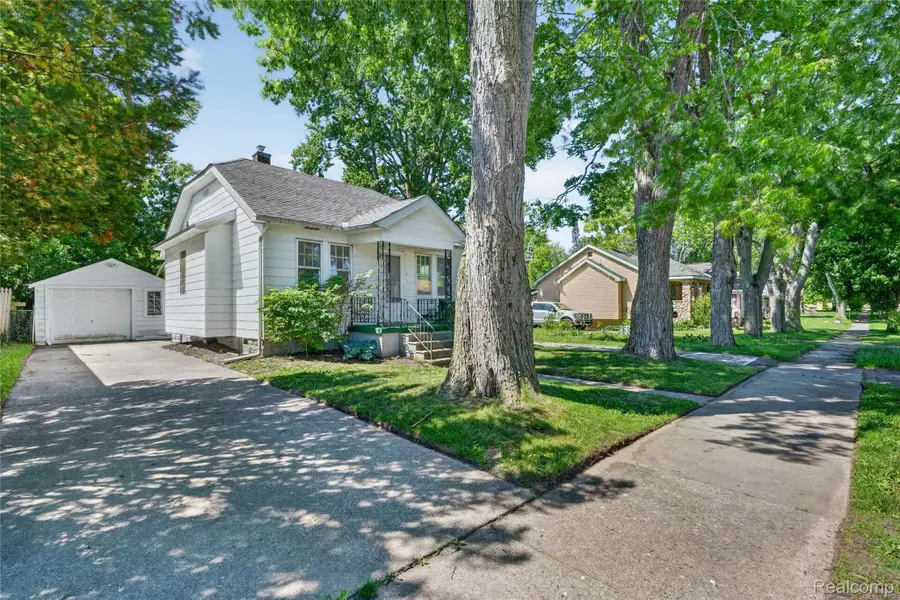 29 W New York Avenue, Pontiac, MI 48340 - #3