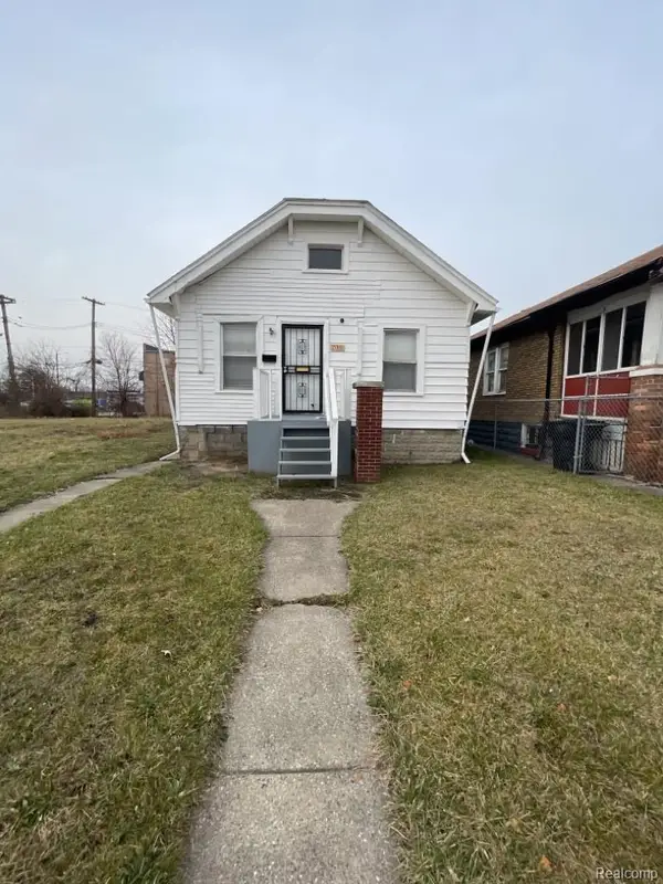 15351 Petoskey Avenue, Detroit, MI 48238