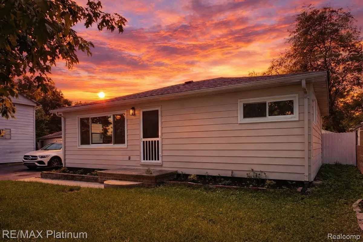 208 Devonshire St, Ypsilanti, MI 48198 - #1