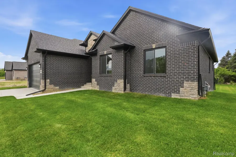 50965 Remar Farms Dr, Macomb, MI 48044 - #2