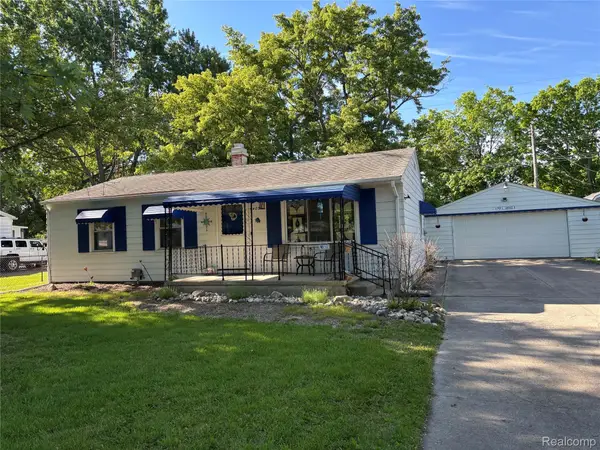 6405 Springdale Dr, GrandBlanc, MI 48439