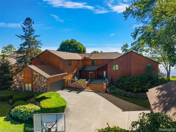 2267 Shankin Drive, WalledLake, MI 48390