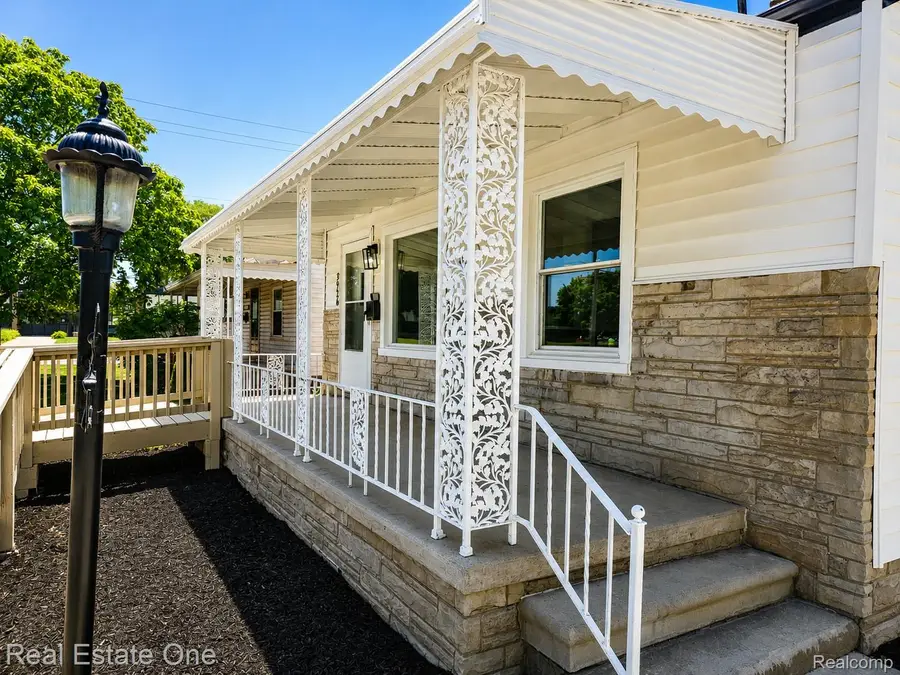 3926 21st Street, Wyandotte, MI 48192 - #2