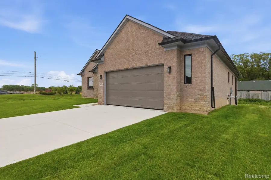 50976 Remar Farms Dr, Macomb, MI 48042 - #2