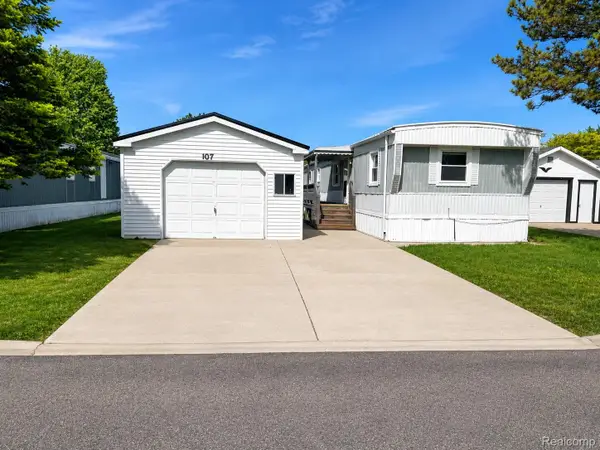 107 Foxpointe Ct, SwartzCreek, MI 48473