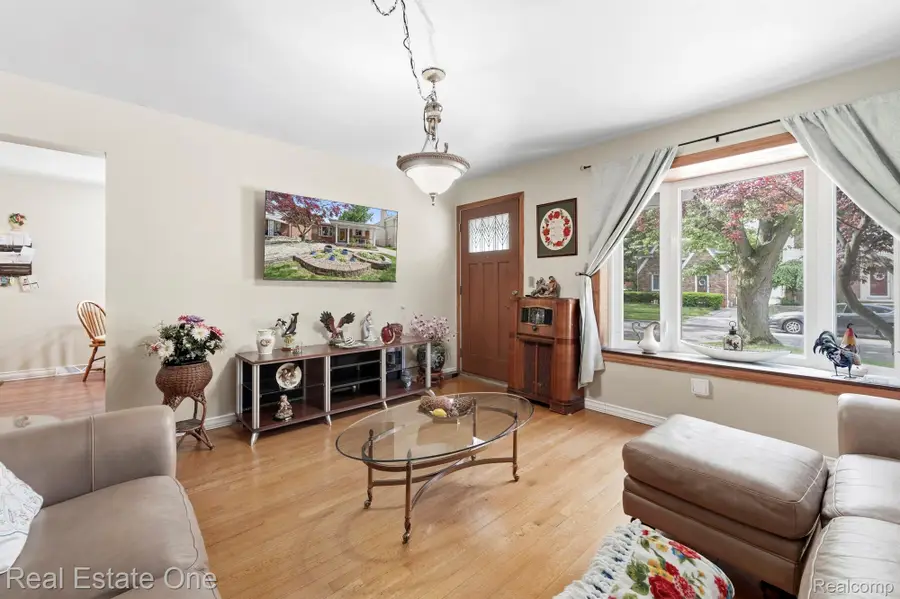 15274 Regina Avenue, Allen Park, MI 48101 - #3