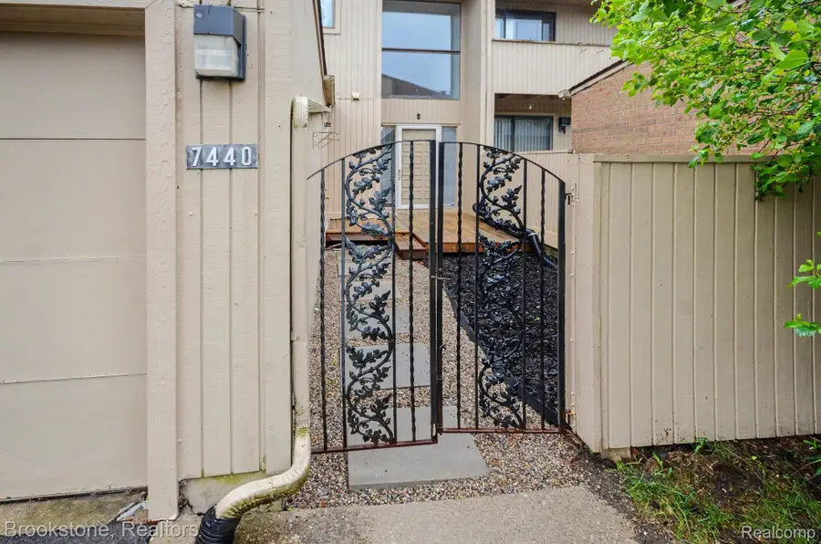 7440 Azalea Court, West Bloomfield, MI 48322 - #3