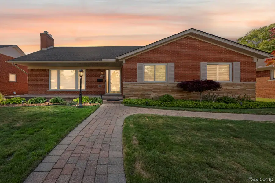 20085 Wedgewood Drive, Grosse Pointe Woods, MI 48236 - #2