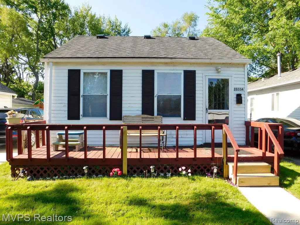 20334 E 8 Mile Road, Harper Woods, MI 48225 - #1