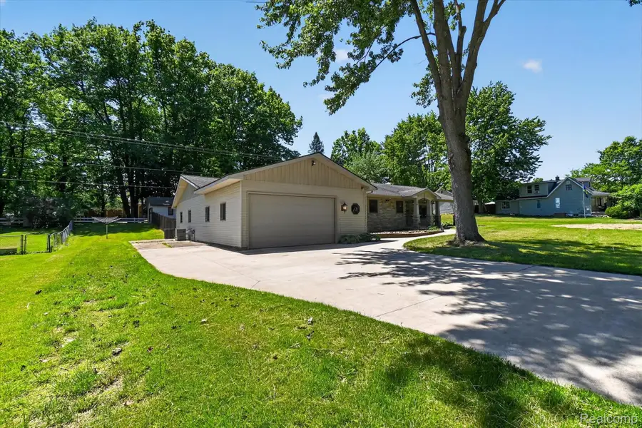 419 W Walnut Street, Saint Charles, MI 48655 - #3