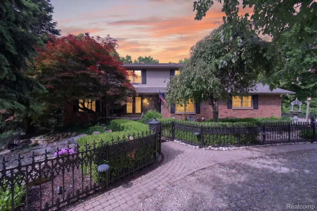 12664 Lashbrook Lane W, Brighton, MI 48114 - #1