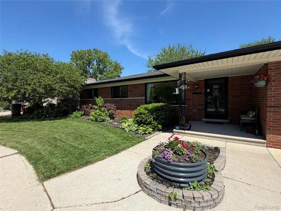 39540 Aynesley Street, Clinton, MI 48038 - #2