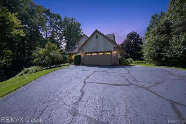 6280 Whispering Meadows Drive, WhiteLake, MI 48383