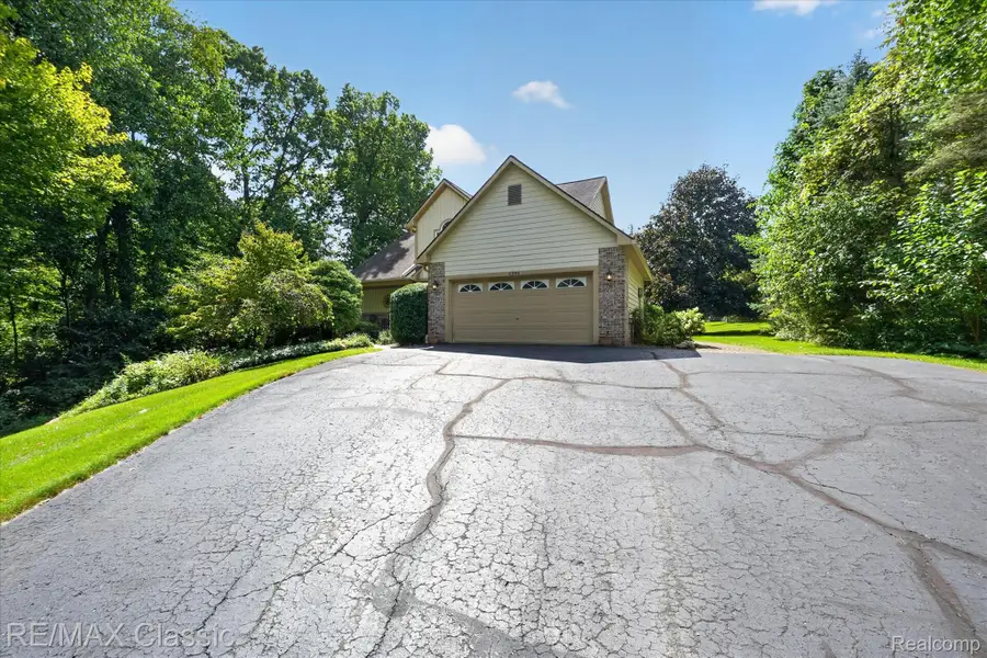6280 Whispering Meadows Drive, White Lake, MI 48383 - #3