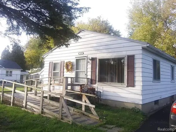 1050 W Mclean Avenue, Flint, MI 48507