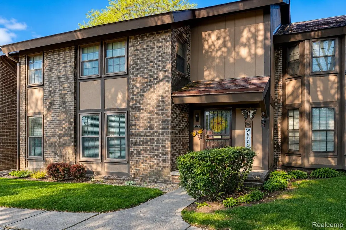 25215 Greenbrooke Drive, Southfield, MI 48033 - #1