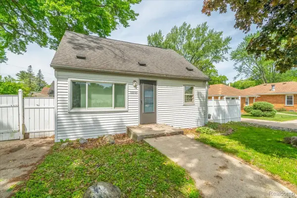 10090 Sterling Street, Romulus, MI 48174