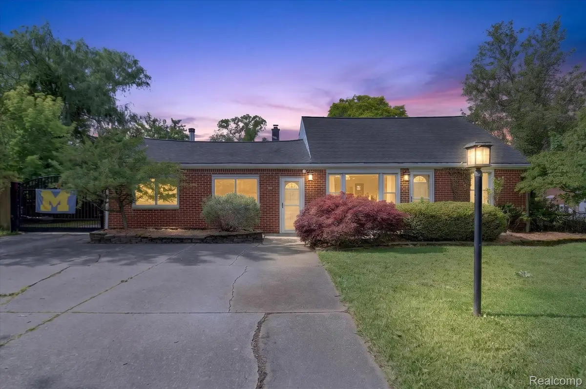 962 Sylvanwood Drive, Troy, MI 48085 - #1