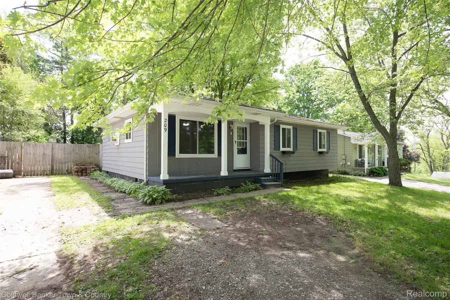 209 S Church Street, Byron, MI 48418 - #2