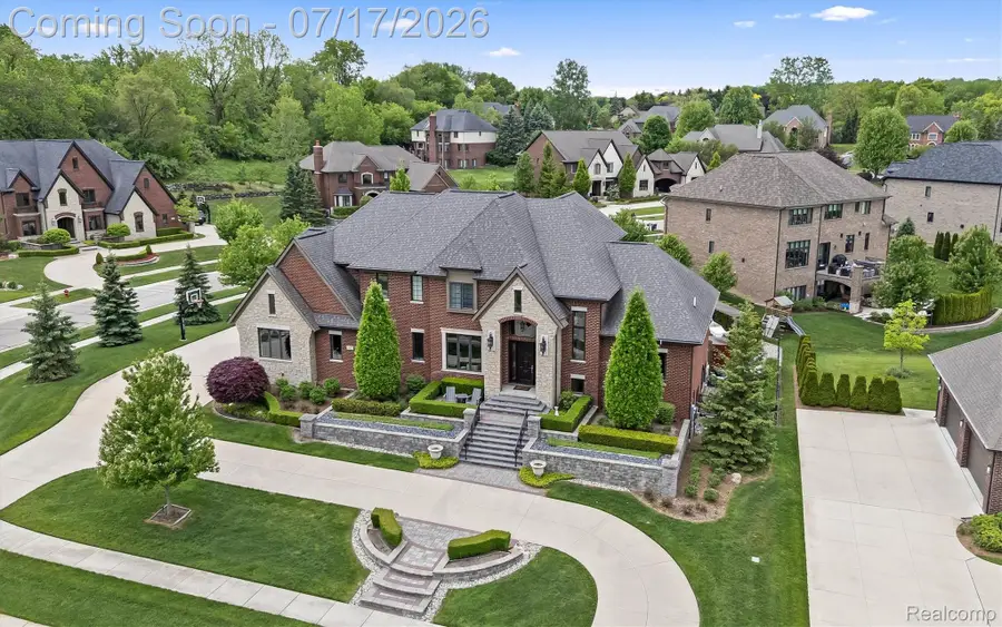 602 Wellington Circle, Rochester Hills, MI 48309 - #2