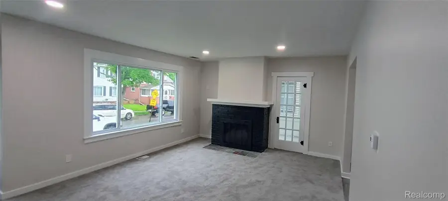 131 Mark Avenue, Pontiac, MI 48341 - #3