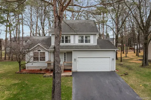 360 Arbor Pine Drive, Ortonville, MI 48462