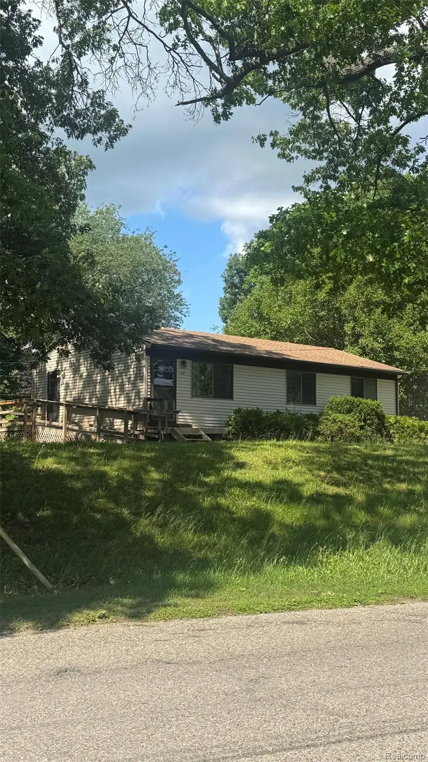718 W Baker Road, Highland, MI 48357 - #2