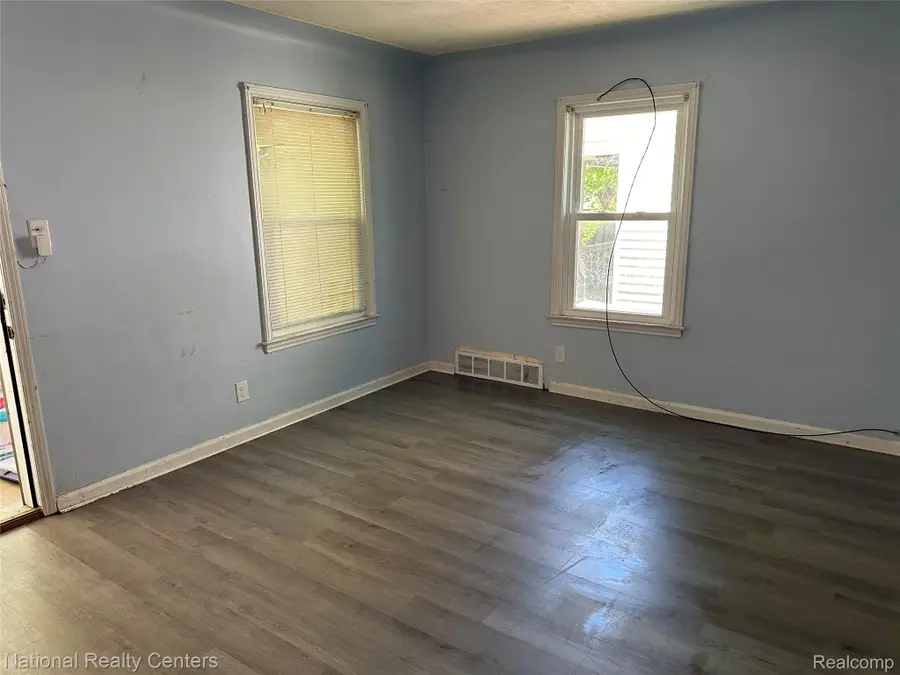 4149 Carnegie Street, Wayne, MI 48184 - #2