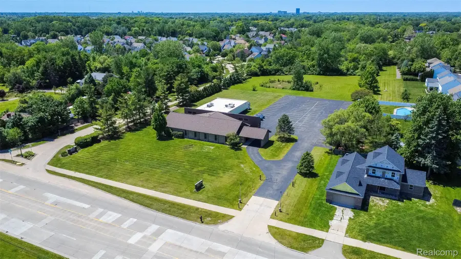 38505 Dequindre Road, Troy, MI 48083 - #2