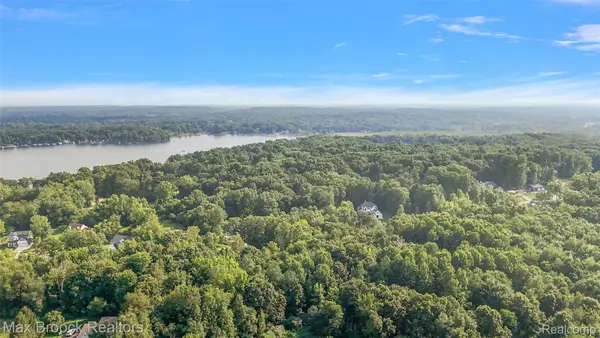 11894 Scenic Valley, Davisburg, MI 48350