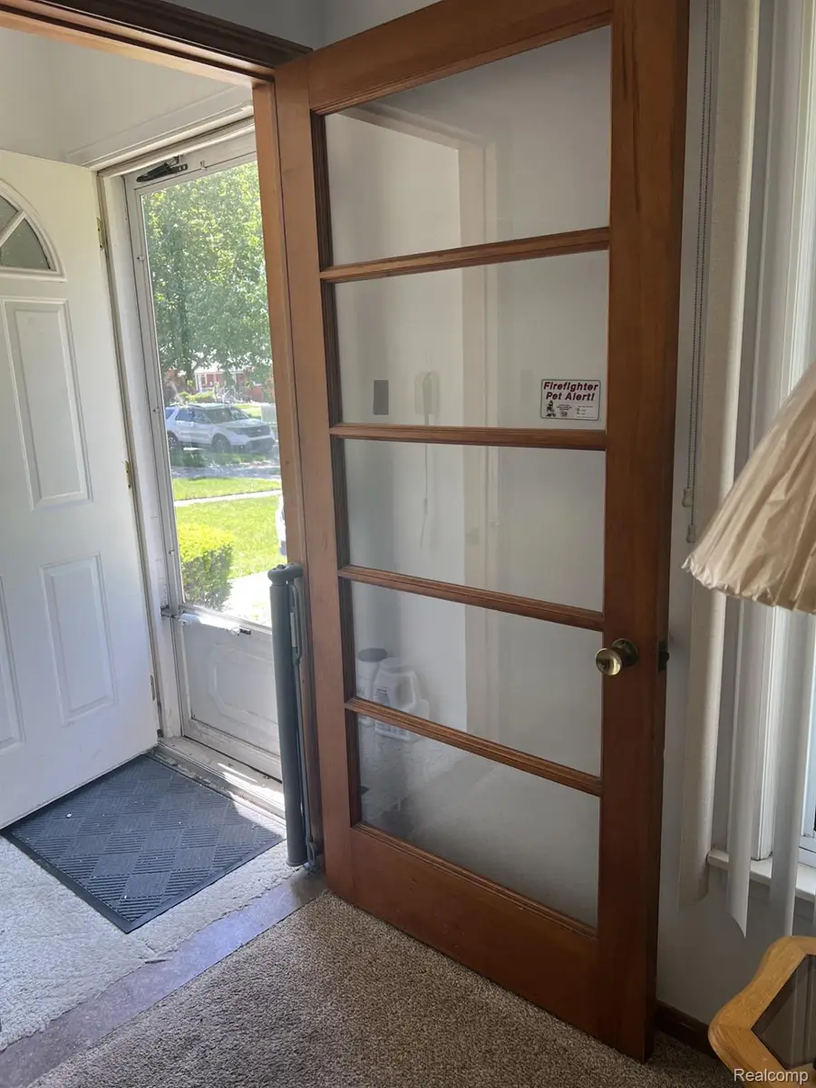 8460 Riverview Street, Dearborn Heights, MI 48127 - #3