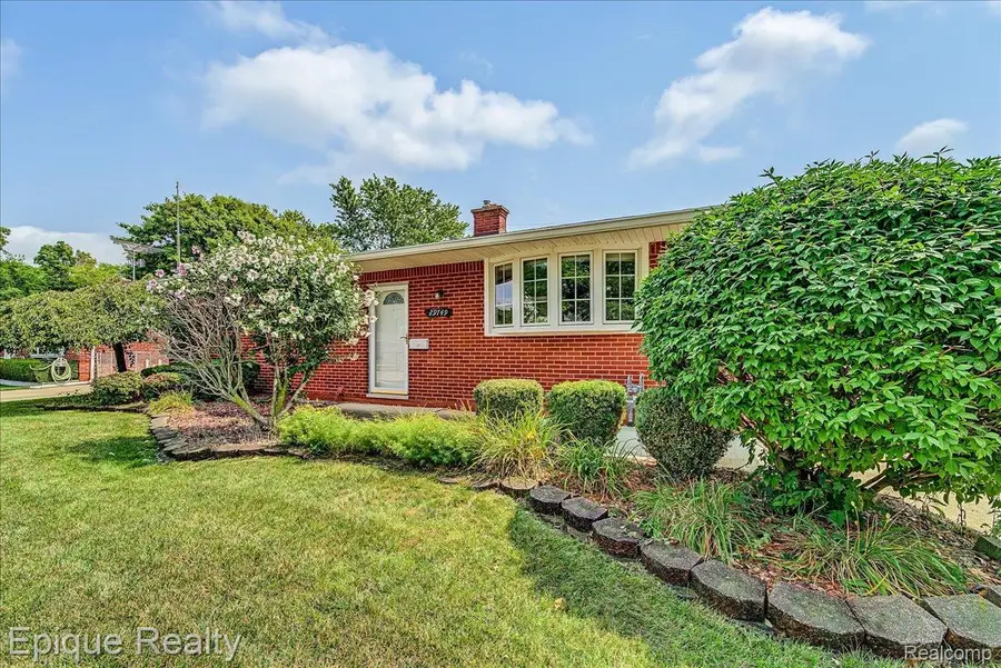 29749 Ailanthus Drive, Flat Rock, MI 48134 - #2