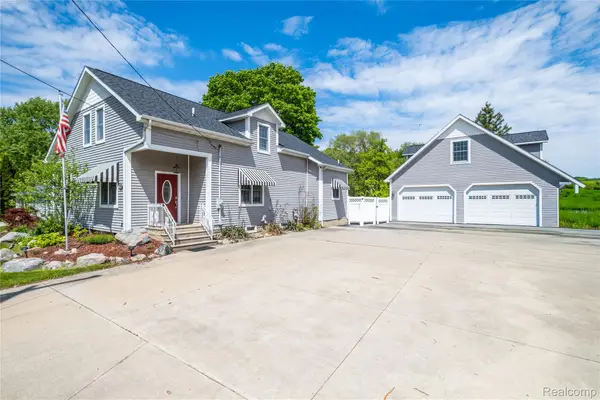 1255 Glendale Street, Burton, MI 48509