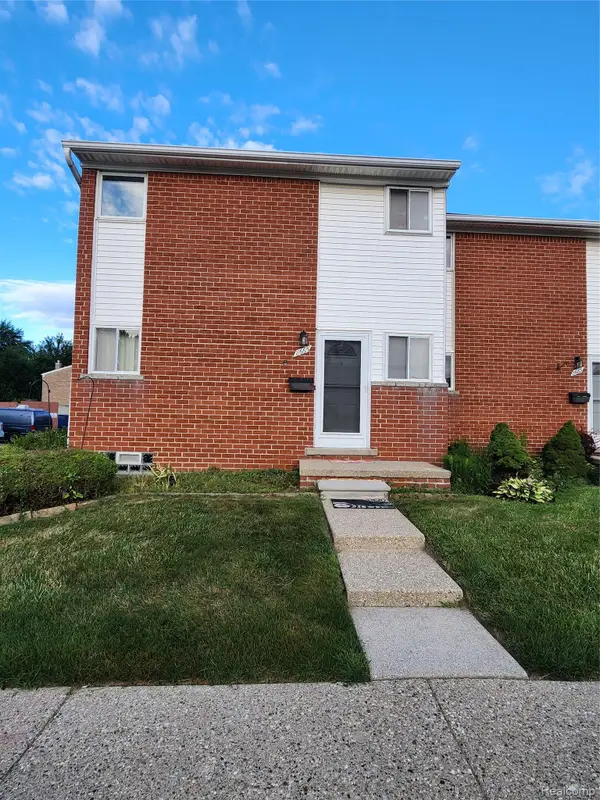 8665 Sterling, CenterLine, MI 48015