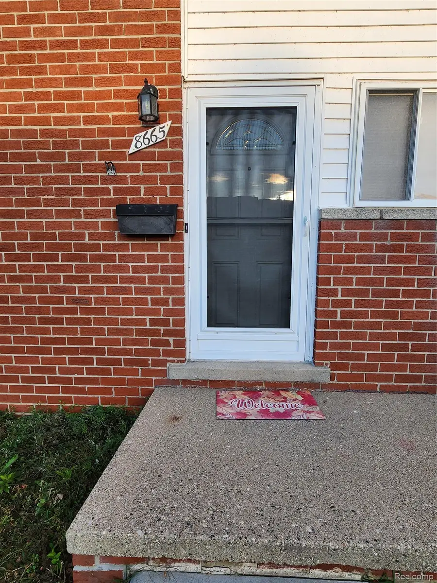 8665 Sterling, Center Line, MI 48015 - #3