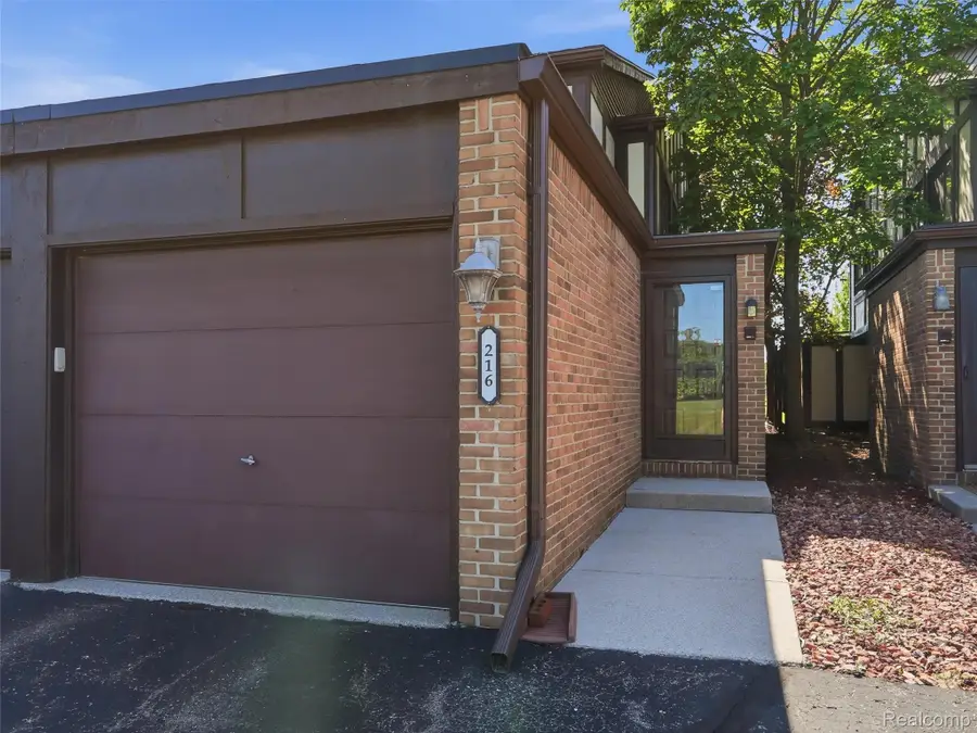 216 Country Club Drive, Saint Clair Shores, MI 48082 - #2