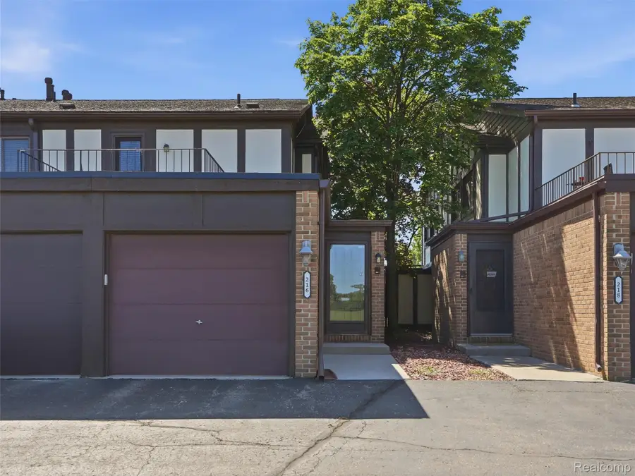 216 Country Club Drive, Saint Clair Shores, MI 48082 - #3