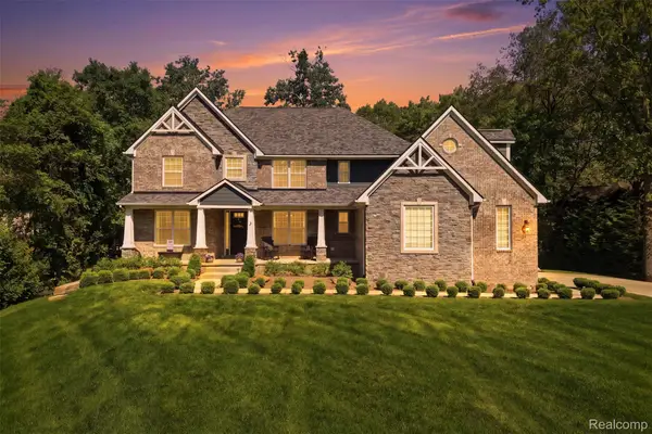 7375 N Mistwood Drive, WhiteLake, MI 48383