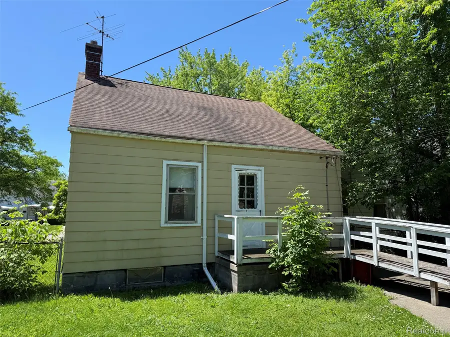 20221 Kenosha Street, Harper Woods, MI 48225 - #3