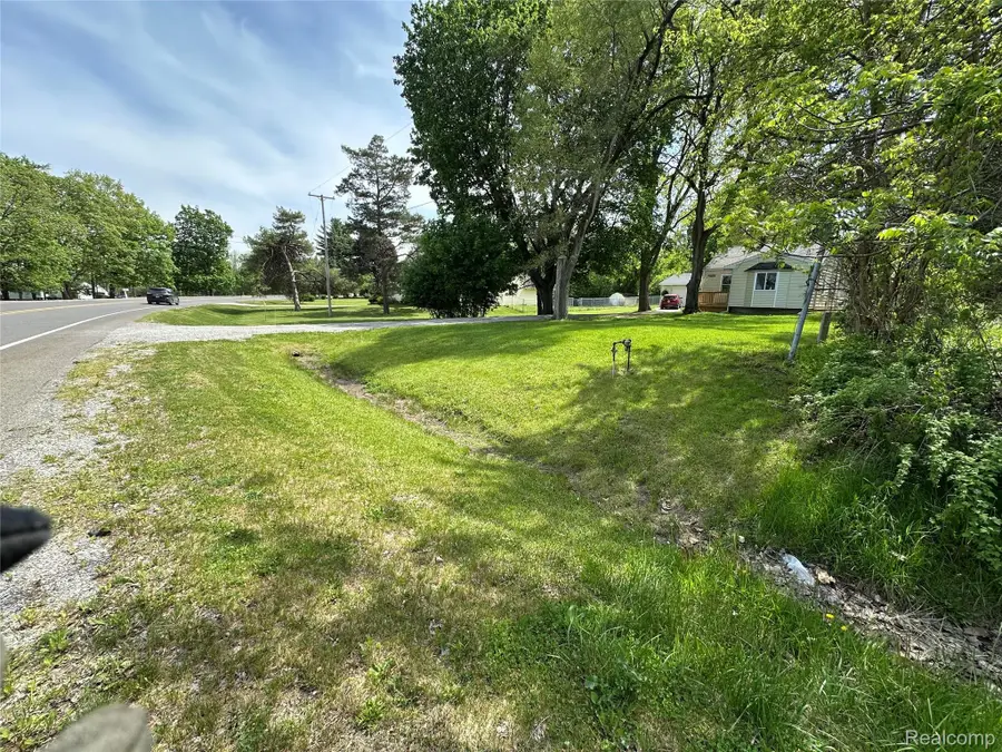 6161 River Road, Flushing, MI 48433 - #2