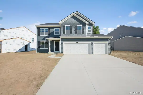 362 Hidden River W, Holly, MI 48442