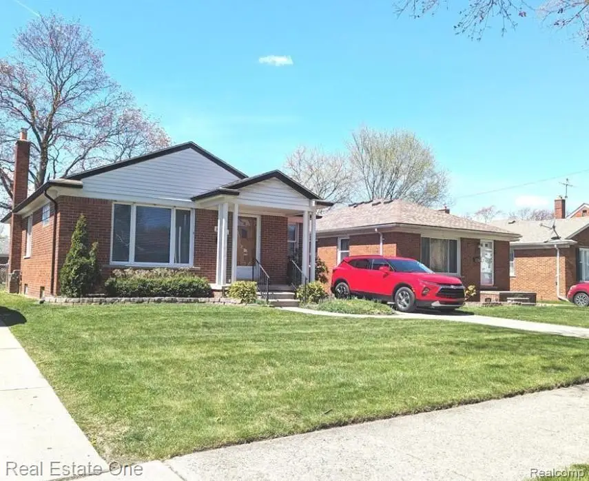8443 Riverdale Street, Dearborn Heights, MI 48127 - #2