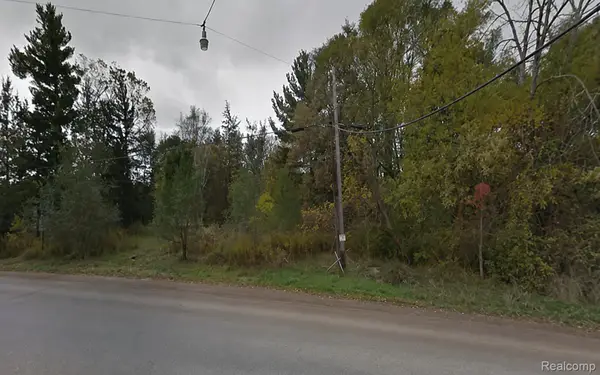 8983 Pontiac Lake Road, WhiteLake, MI 48386