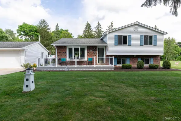 9026 Woodside Road, Northville, MI 48167